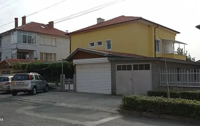 за гости росица Maison d'hôtes Ravda